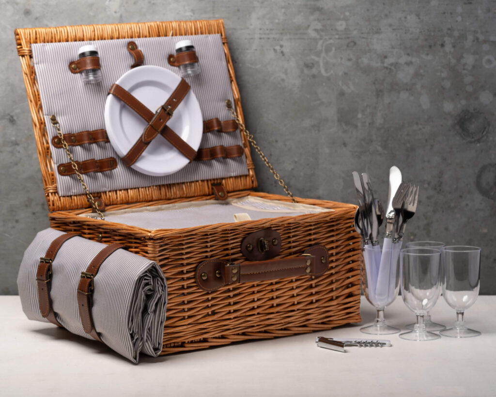Luxury Picnic Set for Outdoor Dining